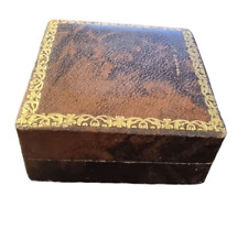 ANTICO PORTAGIOIE IN PELLE ROSSA E ORO INCISO