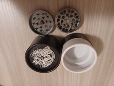 GRINDER TRITA TABACCO ERBE PROFESSIONALE IN METALLO, 2 Strati