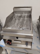 Fry-top gas liscio, piastra cm.35,5x55Costruzione - Modello realizzato in acciai