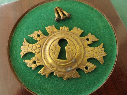 Antico baule bocchetta ottone