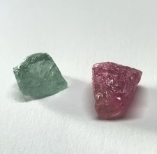 Tormalina - 2 pietre grezze, verde e rosa, totale 3,05 ct, 7,4-8,3 mm, Brasile #2710