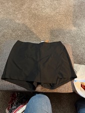 Pantaloncini asimmetrici nuovi