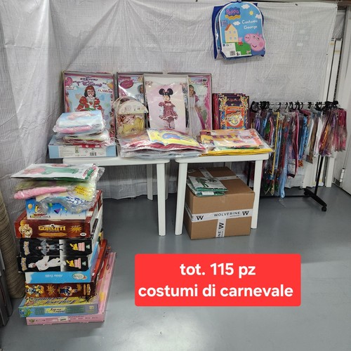 Stock costumi carnevale - costumi,