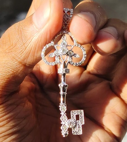 Ciondolo chiave moissanite