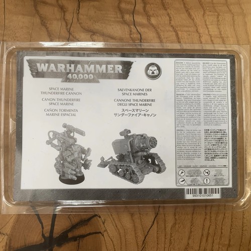 Warhammer space marine - space,