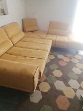 divano angolare moderno, colore giallo, come nuovo,con schenali regolabili