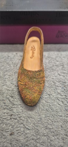 Just the right shoe - right, "autumn"