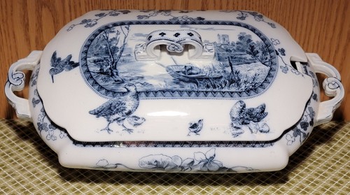 Antica zuppiera grande blu