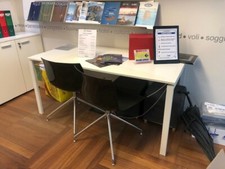 SCRIVANIE, MOBILI  DA UFFICIO IN LAMINATO BIANCO CON RIPANI INTERNI PER ARCHIVIO