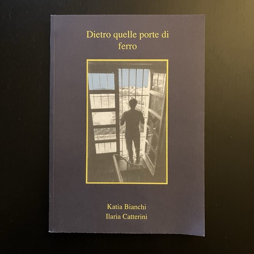 Libro dietro quelle - dietro,