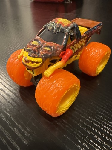 Hot wheels monster jam zombie - monster,