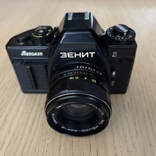Macchina Fotografica Sovietica  ZENIT ormai rara - obiettivo HELIOS 44m-2