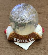 Palla di vetro con neve