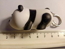PORTACHIAVI/PICCOLA TORCIA CUCCIOLO PANDA CHE EMETTE SUONO E OCCHI CHE ILLUMINAN