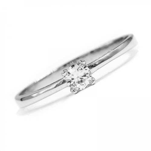 Anello con diamante solitario