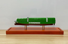 Modellino nave portacontainer