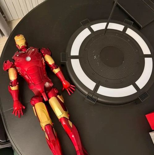 Iron man statua - iron,