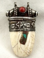 VINTAGE CIONDOLO IN ARGENTO CON CORALLO E CONCHIGLIA TIBETANA
