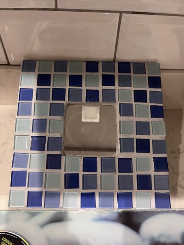 Specchio piastrellato blu