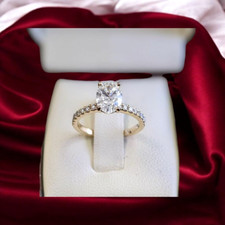 Ovalschliff Diamant Ring 18