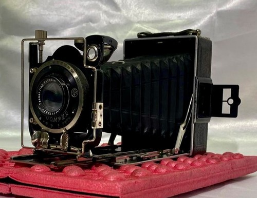 Antica macchina fotografica - , a