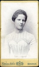 pretty woman w amazing eyes