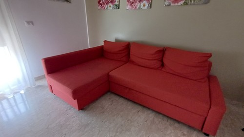 Divano arancione con - , chaise