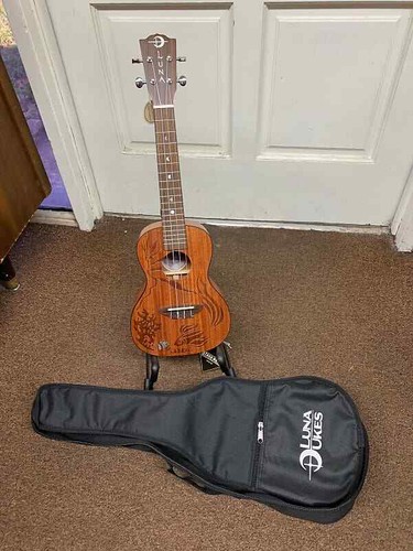 Luna coral concert - coral, ukulele