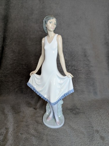 Statuina alta lladro - nao, daisa