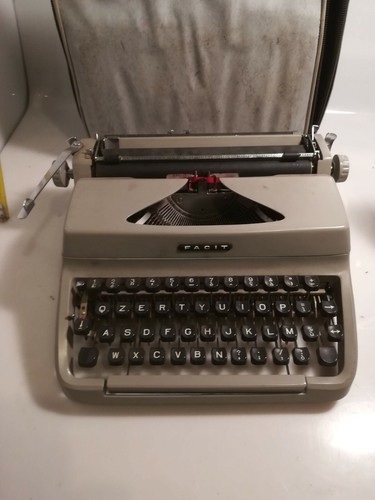 Macchina scrivere facit - da,