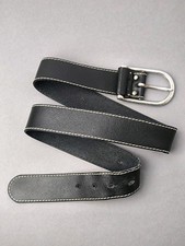 Cintura uomo elegante nera in pelle con cuciture decorative. In vera pelle.