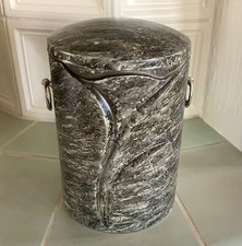 Urne Naturmaterial grau-weiß