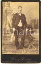 1880 ca BUENOS AIRES Ritratto maschile in piedi *Foto BETRI Y FORESTIERI 11x16