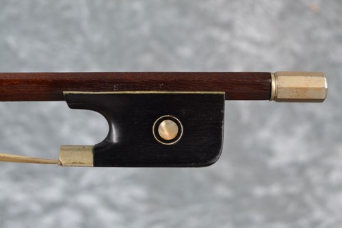 Antico arco per violoncello