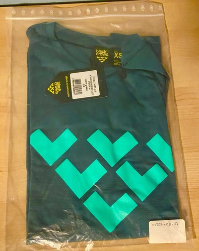Maglia nuova con - con, etichette