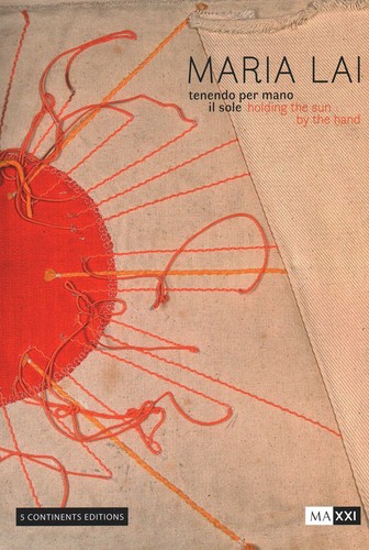 Maria lai tenendo per mano - per, il