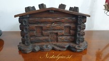 DELIZIOSO SCRIGNO-BAULETTO IN LEGNO DI NOCE MASSELLO A FORMA DI BAITA CON CHIAVE