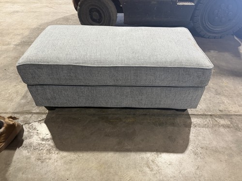 Pouf avenal park - avenal, ashley