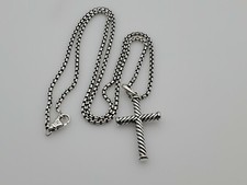Collana con ciondolo croce
