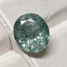 Gioiello con pietra preziosa