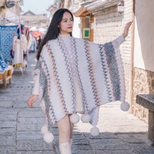 Poncho da donna lavorato a