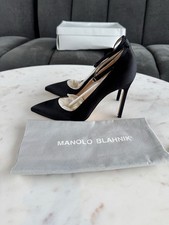 MANOLO BLAHNIK Satin Pump