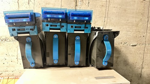 Stock lettori banconote - di,