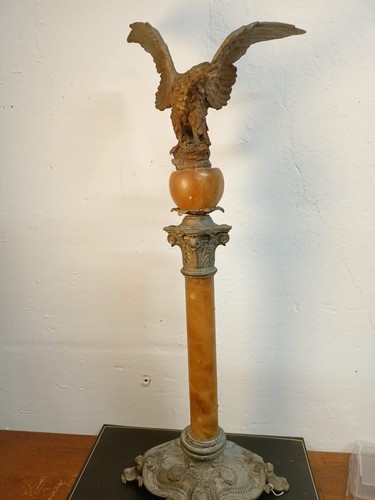 Antica aquila colonna in - aquila, su