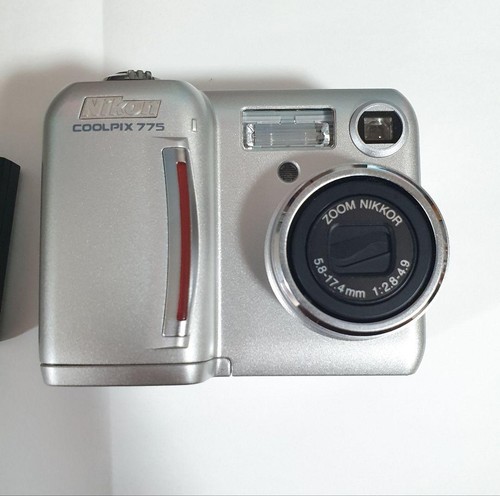 Nikon coolpix 775 silver - coolpix,