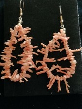 Orecchini da donna pendenti in corallo rosa degli anni 40