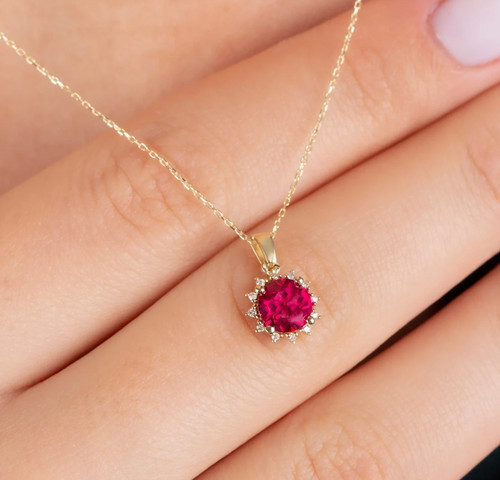 Collana con rubini rossi