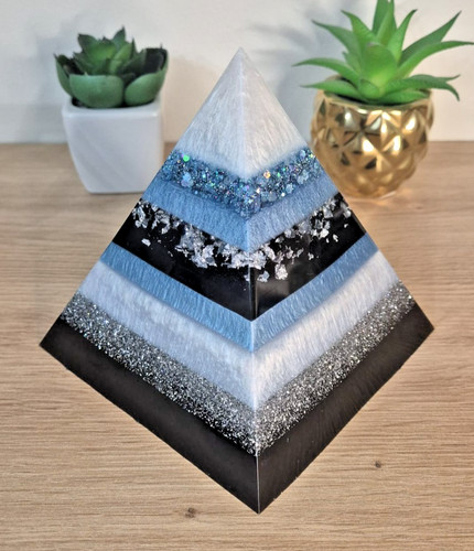 Piramide resina - piramide,