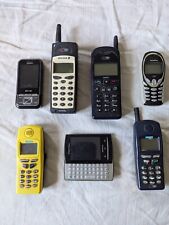 LOTTO STOCK DI 7 TELEFONI CELLULARI VINTAGE ED ACCESSORI VARI