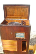 Mobile Radio con giradischi marca Geloso